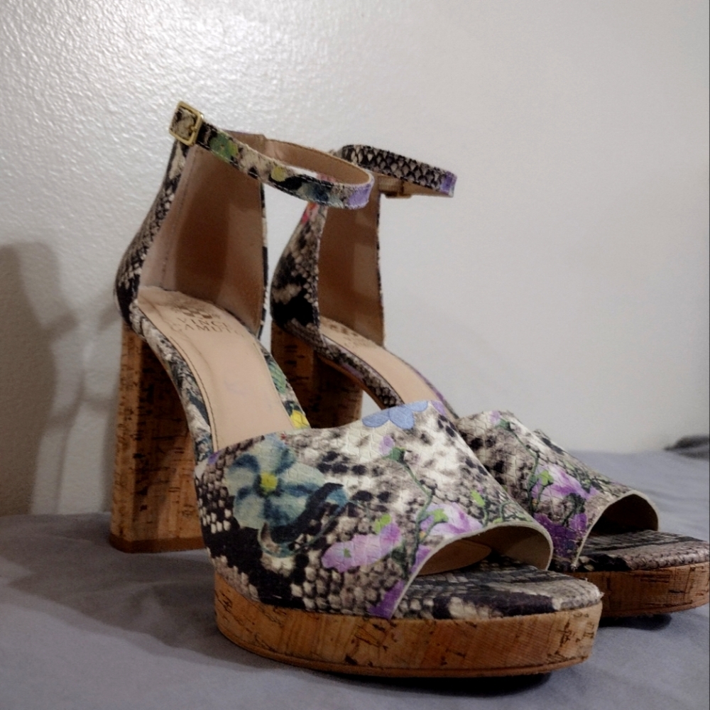 Vince Camuto snakeskin flower heels. Size 8.5